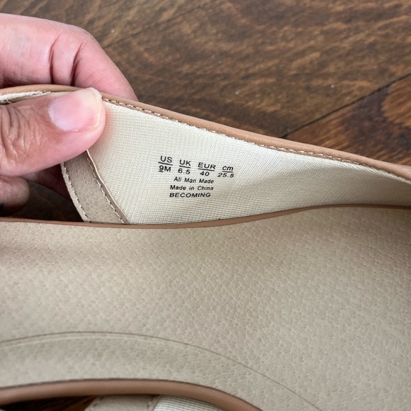 Life Stride Women's Two-Tone Slingback Heels - Picture 6 of 10